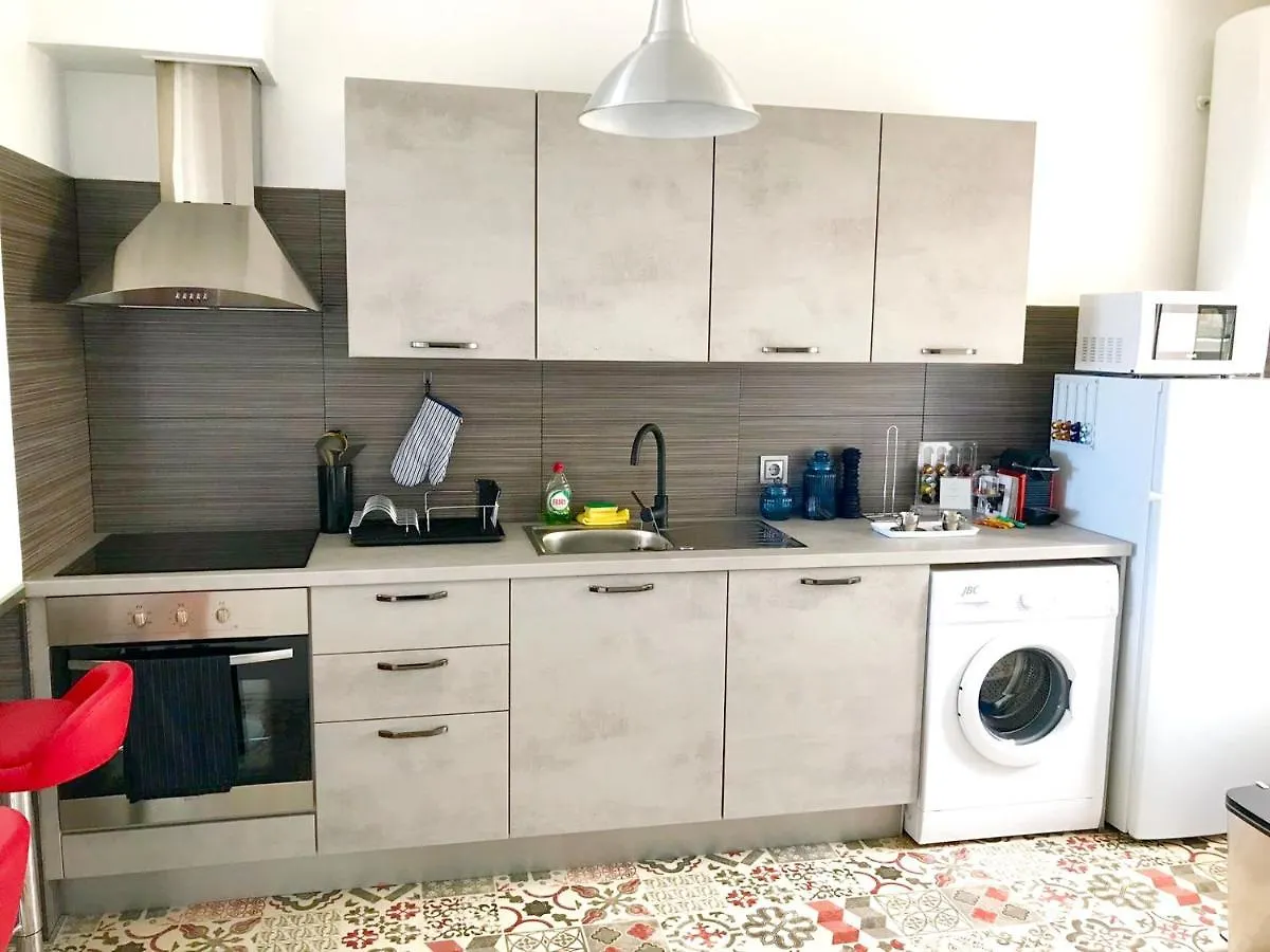 Charming Apartment In Funchal With Sea And Mountain View 70 M²